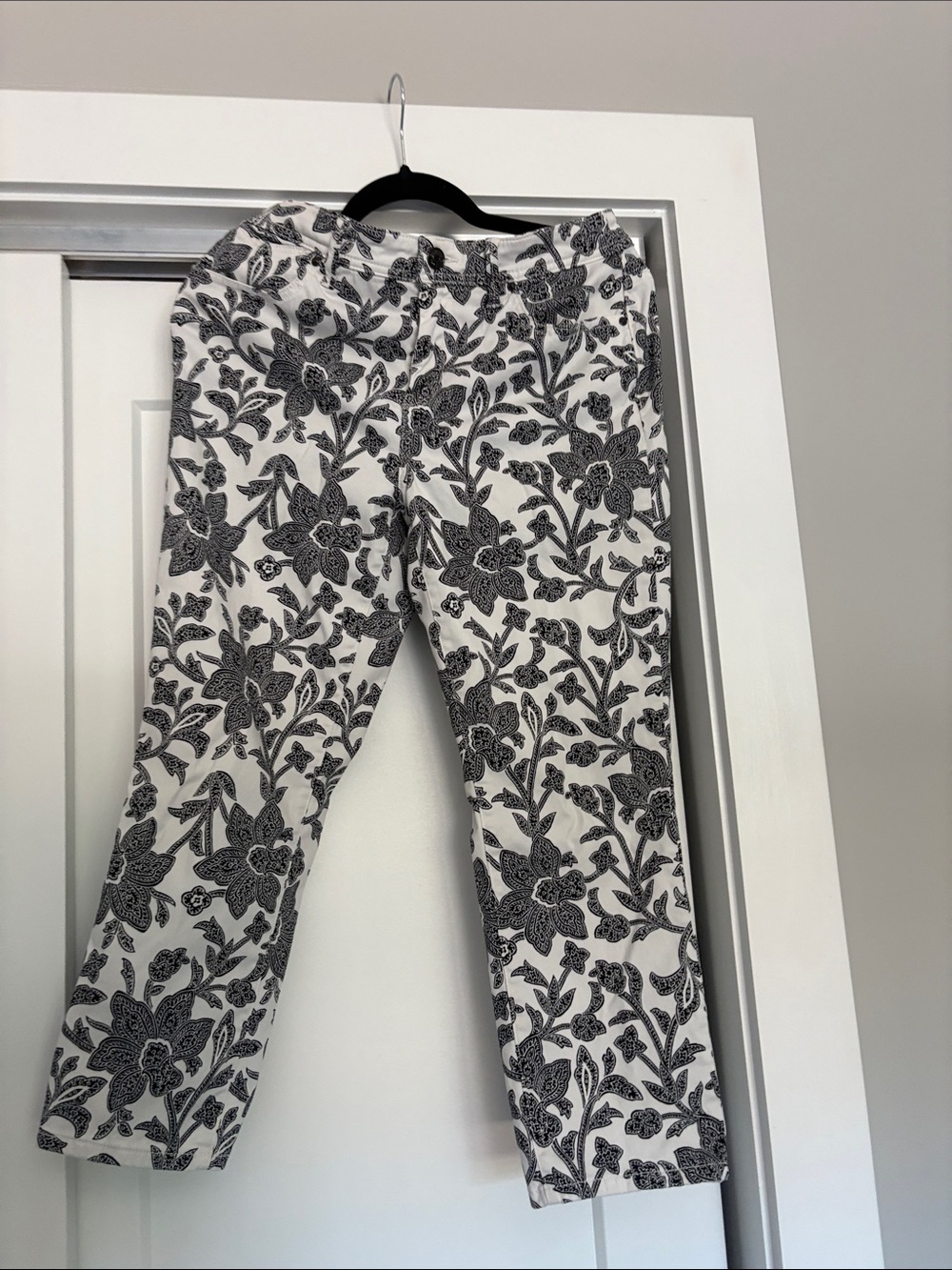 Black & White Floral Print  Crop Pants Sz 4